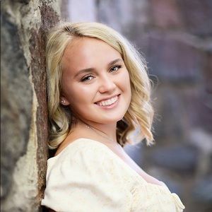 Meet your Posher, Adriana